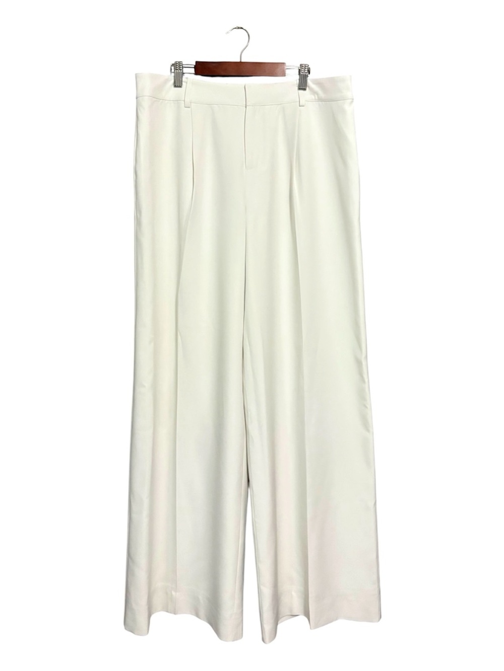 RETROFÊTE Antonia White Wide-Leg Suit Pants - Picture 2 of 8